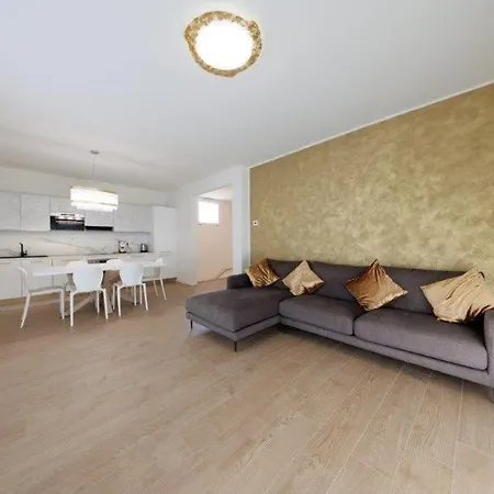 La Maison 3*